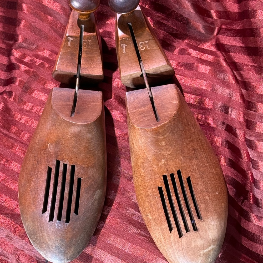Men's Wooden Shoe Trees - Brown Leather Finish - Picture 2 of 2